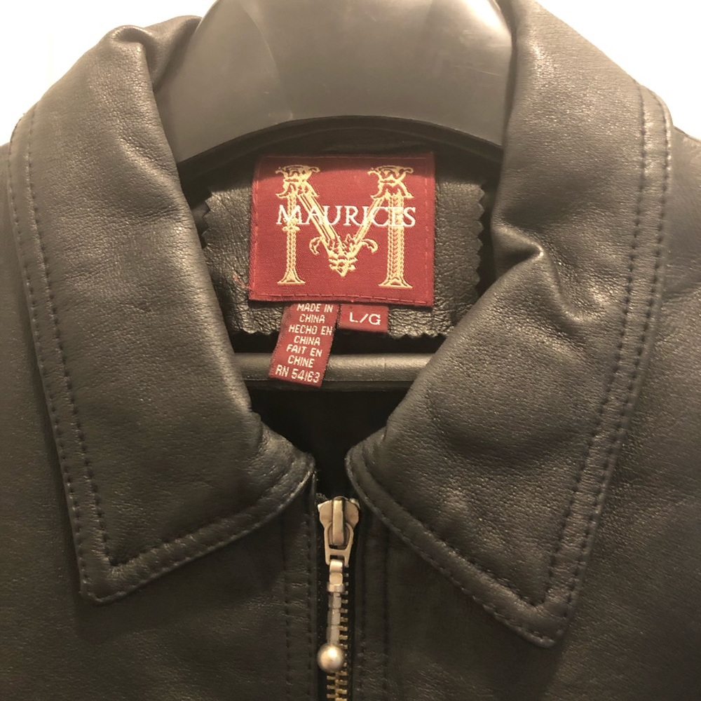 💖 VINTAGE MAURICES BLACK LEATHER JACKET w/ buckle details - PRISTINE! Size L - Picture 2 of 16